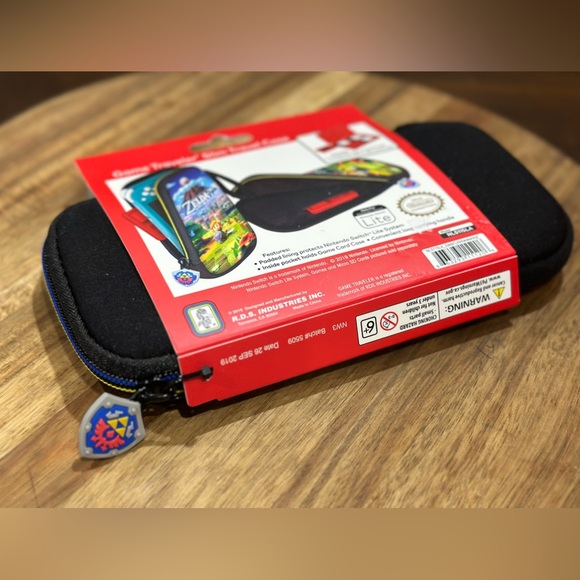 Nintendo Switch Lite Game Traveler Slim Travel Case Zelda Link's Awakening NEW! - Picture 7 of 9